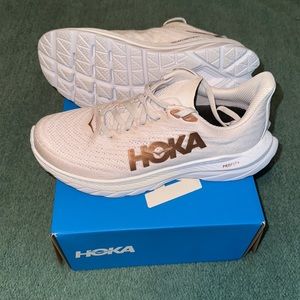 Brand new with box size 8 Women’s Hoka ProFly+